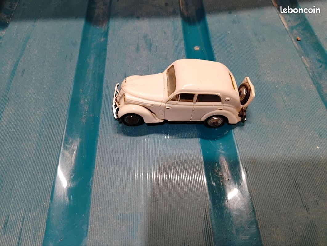 Norev 1/43 - Renault Juvaquatre N°10 Beige - Miniature Collection Boîte D'origine