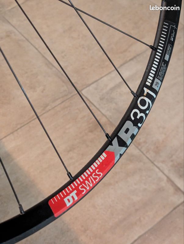 DT Swiss Rayons Revolution 292mm noir, 2,0/1,5mm, sans écrous, carton