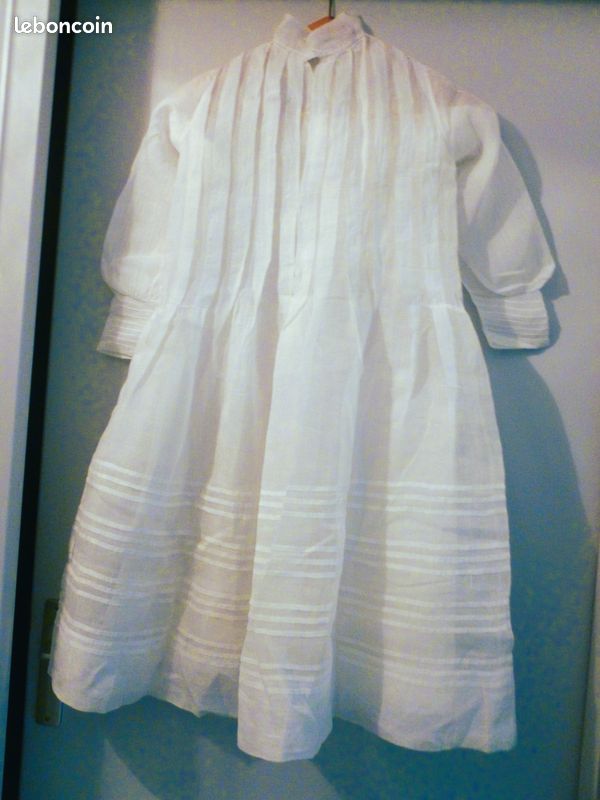 Ancienne et authentique , robe en organdi d'une poupée Bonomi