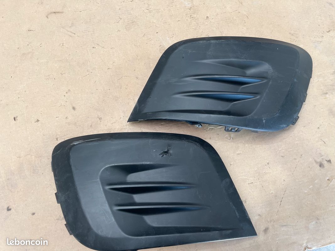 Enjoliveur moulure pare choc avant PEUGEOT Partner et CITROEN Berlingo 2015-2019 Réf : 9810966077, 9810966177 (image 1)