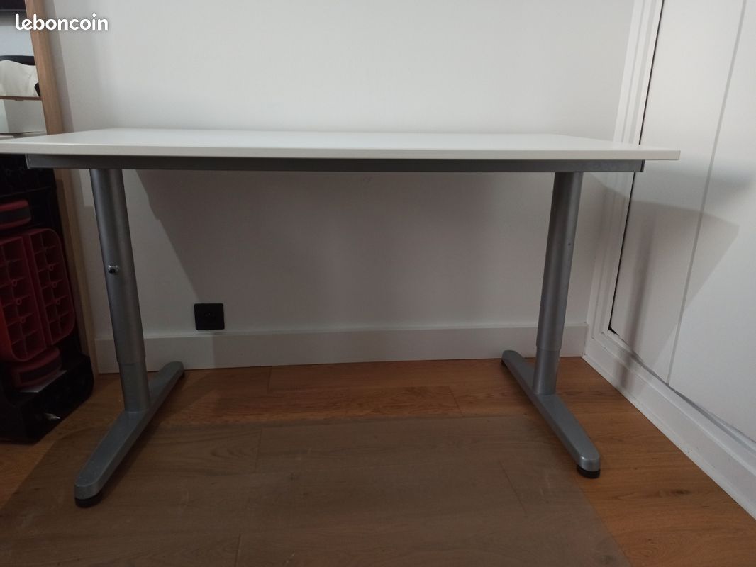 Bureau Ikea (image 1)
