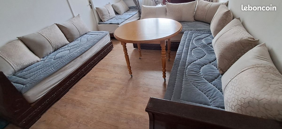 Magnifique Salon Marocain complet (4 Sedaris) + Table en bois – Tissu moderne cousu au Maroc (image 1)