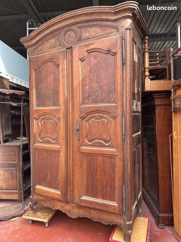Grande armoire d’époque, Louis XIV, Marterie Louis XV a restaurer (image 1)