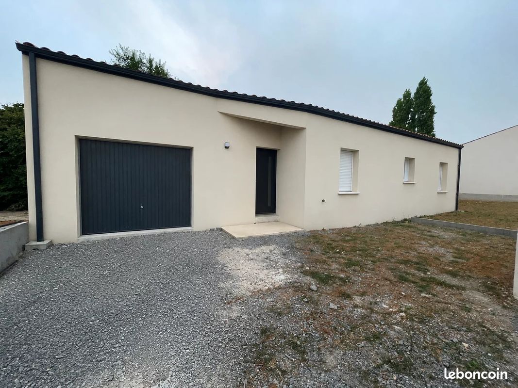 Maison 4 pièces 97 m² · à Aigondigné · 97 m² · 995 €/mois