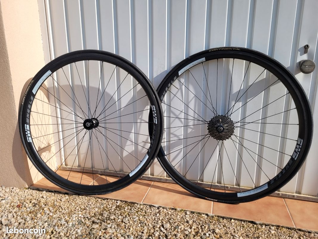 Roues vélo de route 700 carbone Équipements vélos - Main Image