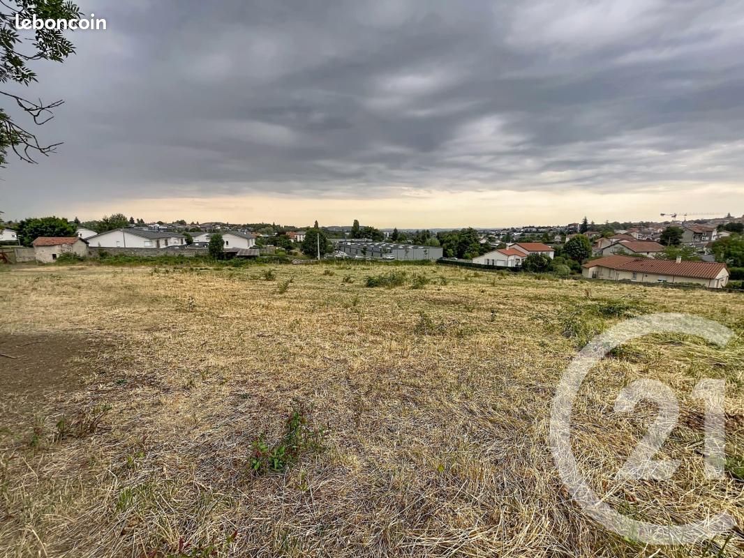 Terrain 5 723 m² Yssingeaux · 290 000 €