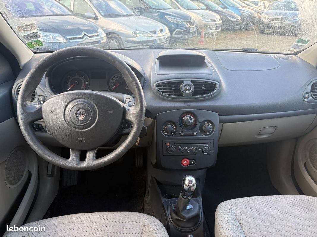 RENAULT CLIO III 1.5dci 5 Portes 68 cv (image 14)