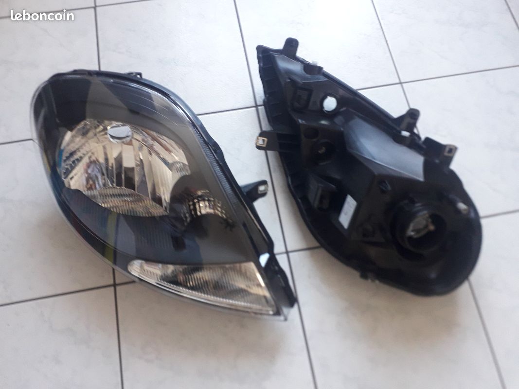 Phare Avant Droit Pour Renault Trafic Phase 2 - Occasion Fonctionnel Avec Usure Superficielle