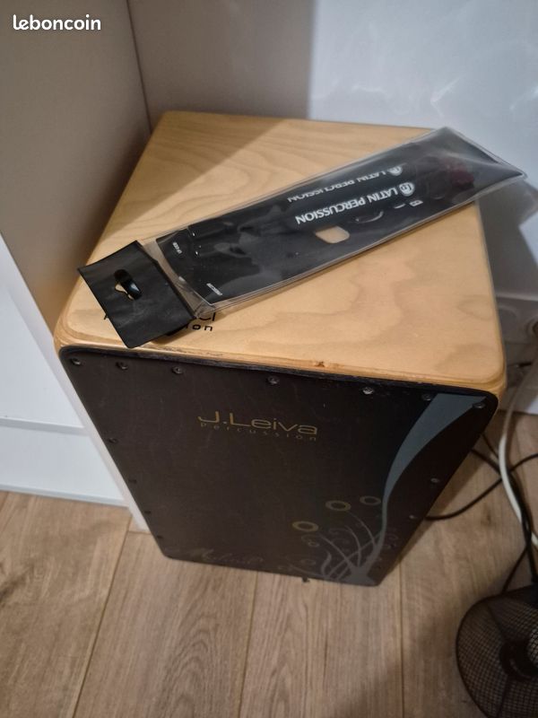 Cajon + pédale et baguettes (image 6)