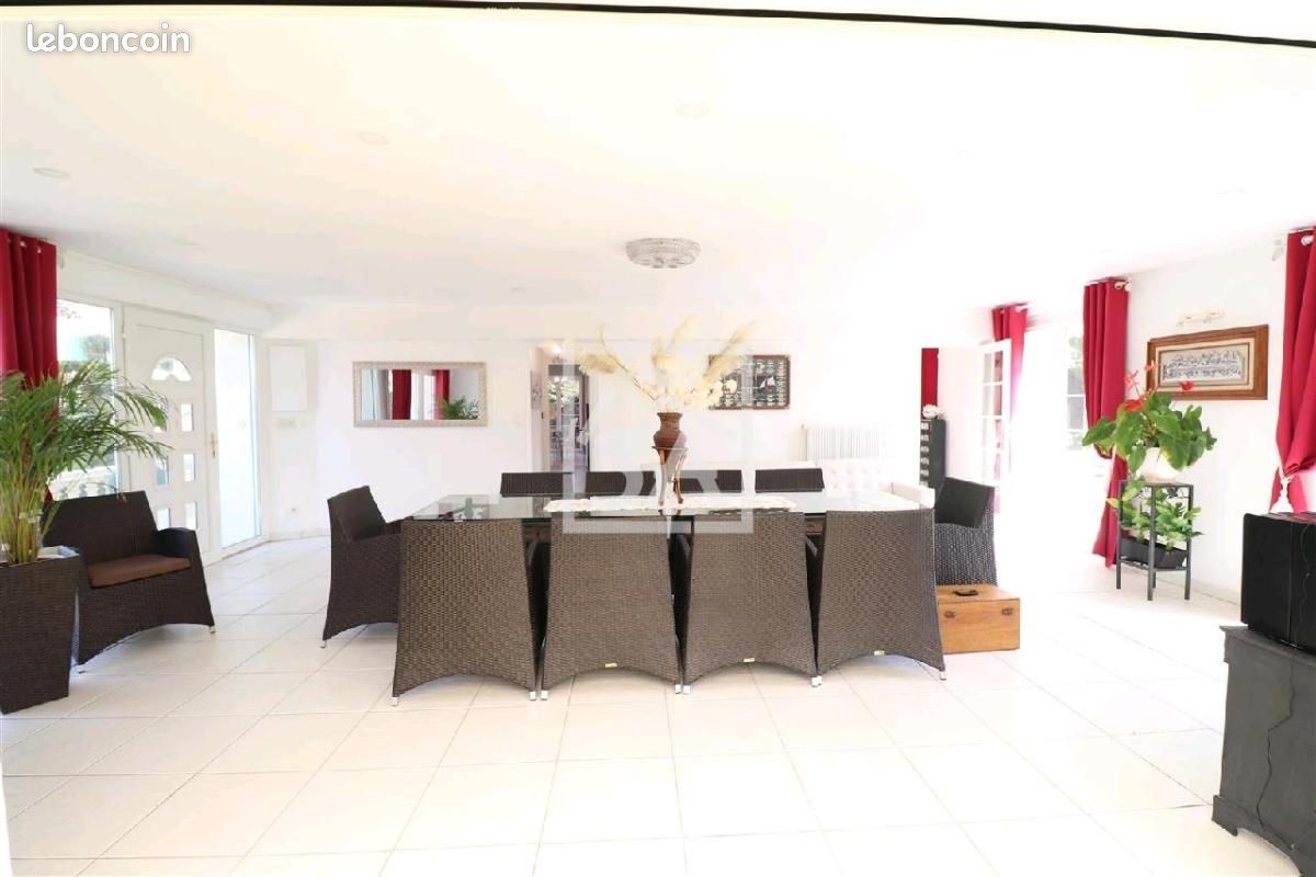 Maison 11 pièces 215 m² · à Coquelles · 215 m² · 548 000 €