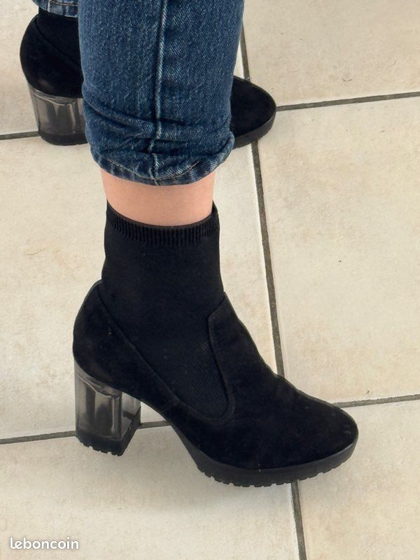 Bottines chaussettes en suédine noir et talon transparent Chaussures