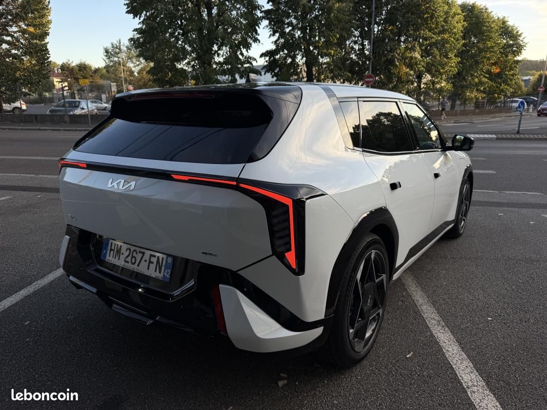 Kia EV4 GT-Line Autonomie Longue 204ch 81,4 kWh - Harman Kardon (image 2)