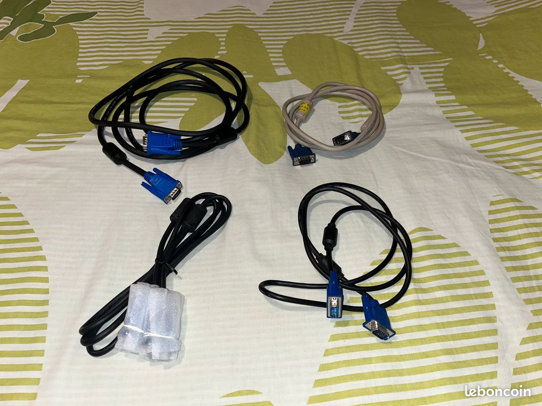 Lot De 4 Câbles VGA/SVGA 1 Mètre - Mâle/femelle - Neufs
