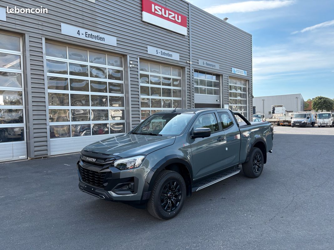 NEW ISUZU D-MAX NITRO SPORT SPACE 2.2L A/T 8 Rapports (image 1)