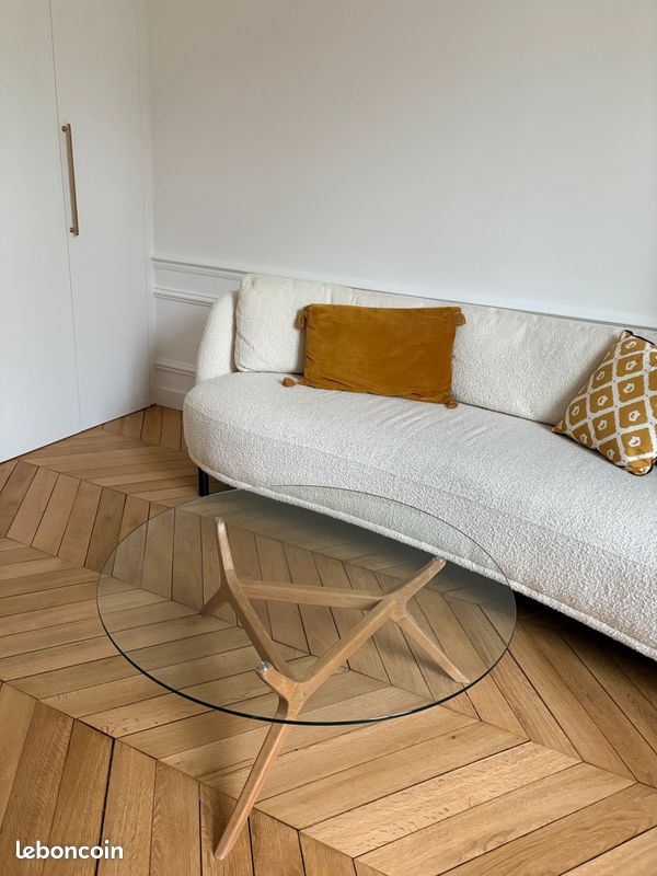 Table en bois et verre (image 1)