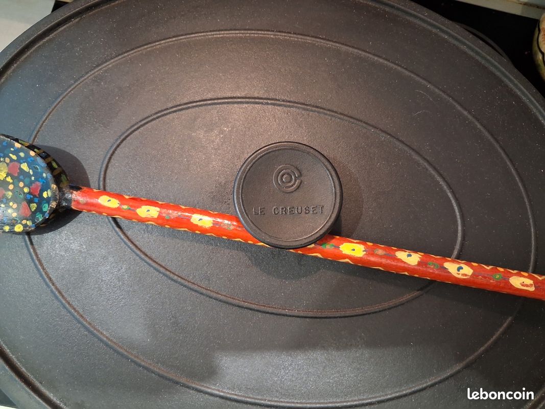 Cocotte en fonte ovale Noire - Le Creuset 31cm pas cher