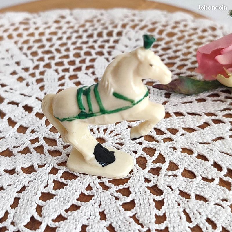 Figurine : Cheval de cirque. Années 50 (image 1)