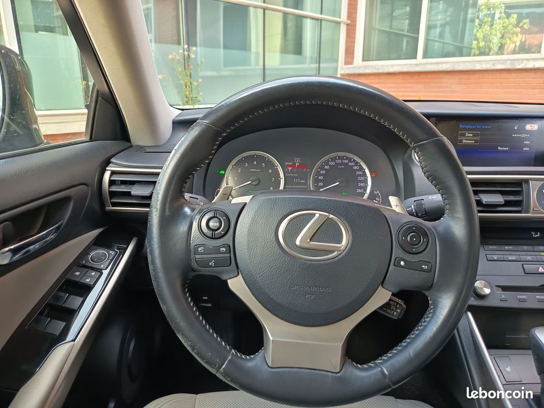 LEXUS IS 300H HYBRIDE ESSENCE 2.5 L - 181 CH PACK - Boite Automatique – 01/2015 – 273 593 KM – VO 432 (image 7)