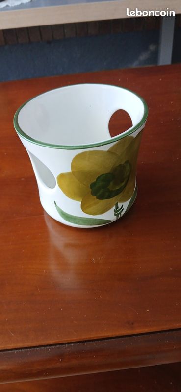 Cache pot (image 1)