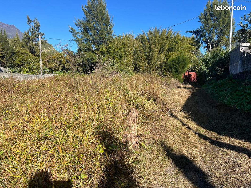 Terrain 1010 m² · à Salazie · 1 010 m² · 216 140 €
