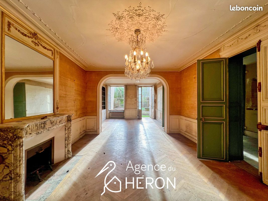 Maison 19 pièces 470 m² · à Puiseaux · 470 m² · 285 000 €