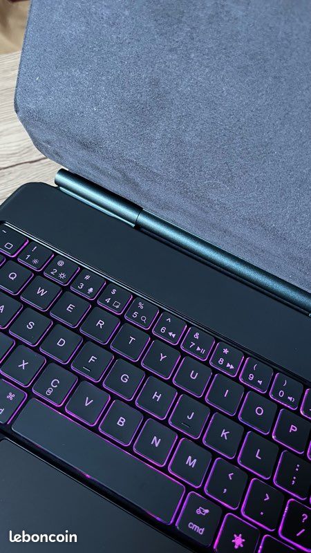 Clavier magnétique type Magic Keyboard pour iPad 10 – état neuf (image 2)