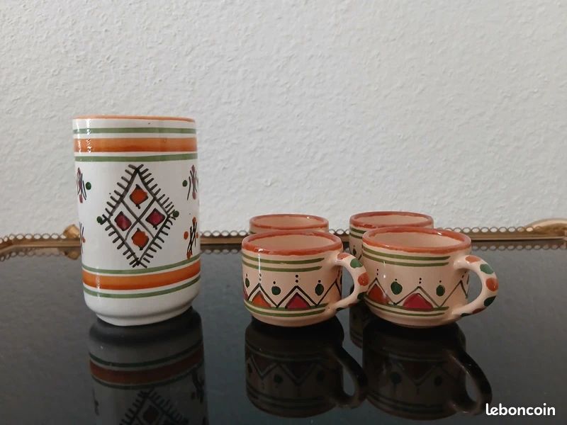 Lot de 4 tasses et un vase ethniques (image 1)