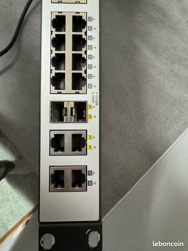 Switch des-1210-28 (image 3)