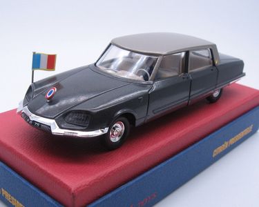Citroën 15/6H Landaulet Chapron Presidencial 1956 - Panteón 1/18