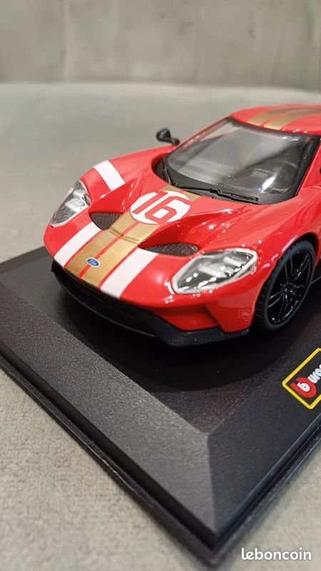 Bburago Ford GT Heritage Edition 2022 – 1:32 Maßstab Superauto-Modell (13 Cm), Lizenziertes Metallmodell Für Kinder Ab 3 Jahren, Perfektes Sammlerfahrzeug
