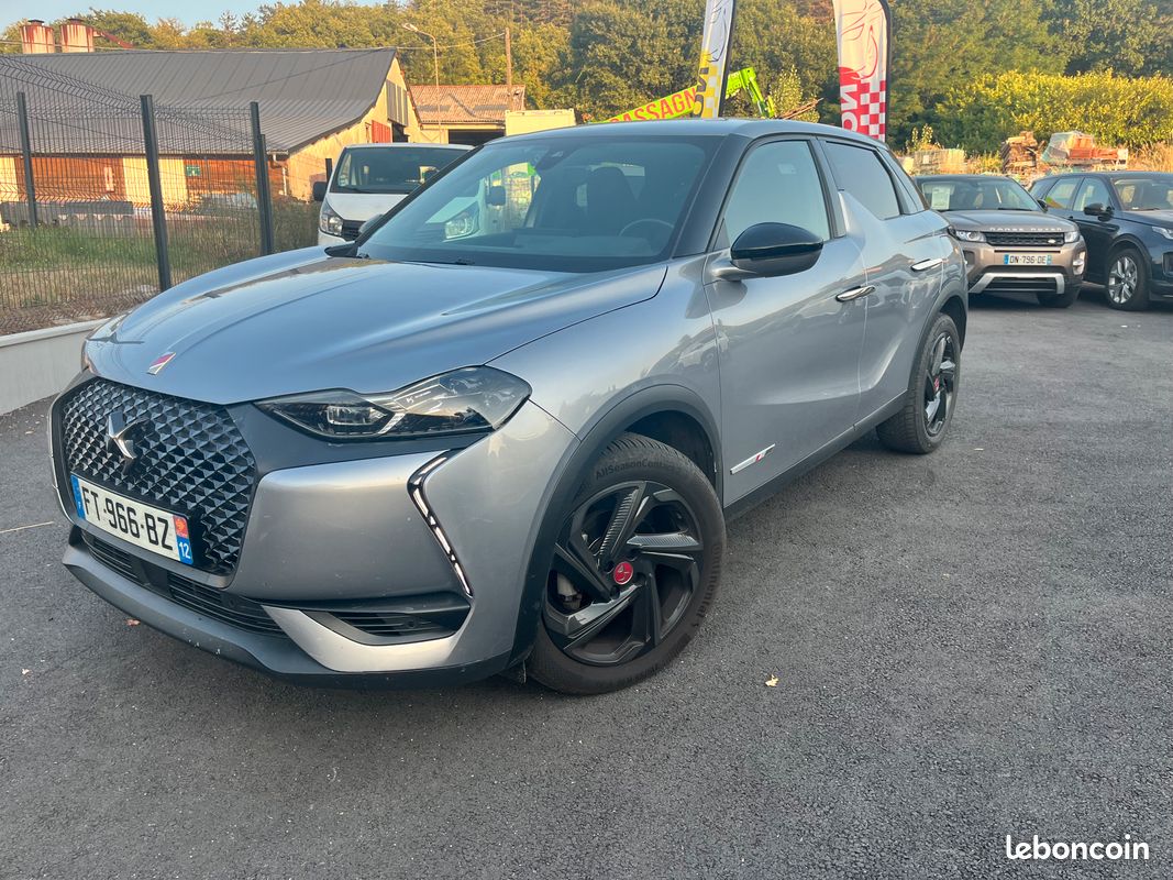 Ds ds3 crossback bluehdi 130 ch performance line boite auto eat8 - gps - camera - apple carplay android auto - jantes alu 17" - keyless - radars av + arr – vitres et lunette arr surteintees (image 1)