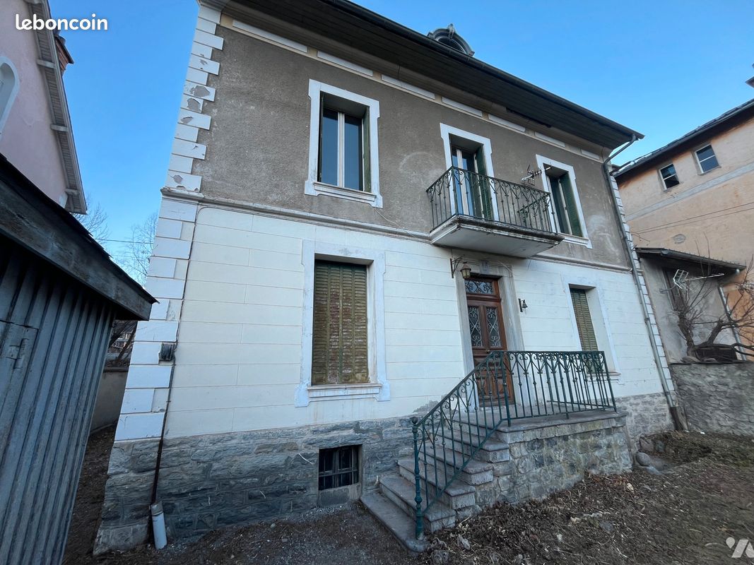 Maison 6 pièces 201 m² · à Barcelonnette · 201 m² · 110 000 €