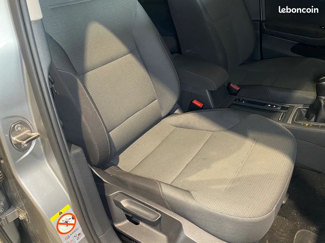 VOLKSWAGEN Golf 1.4 140ch Confortline - Radar de recul - Bluetooth (image 25)