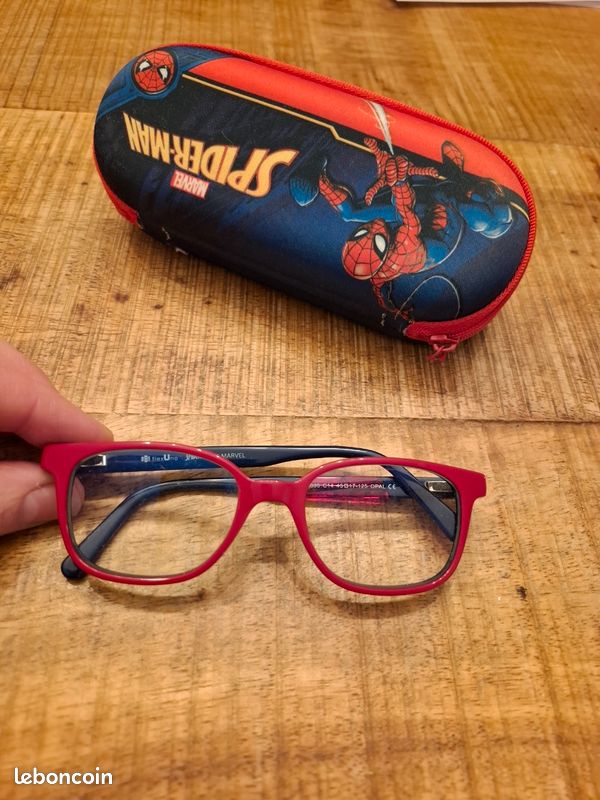 Lunettes de vue spiderman en parfait état Accessoires Bagagerie