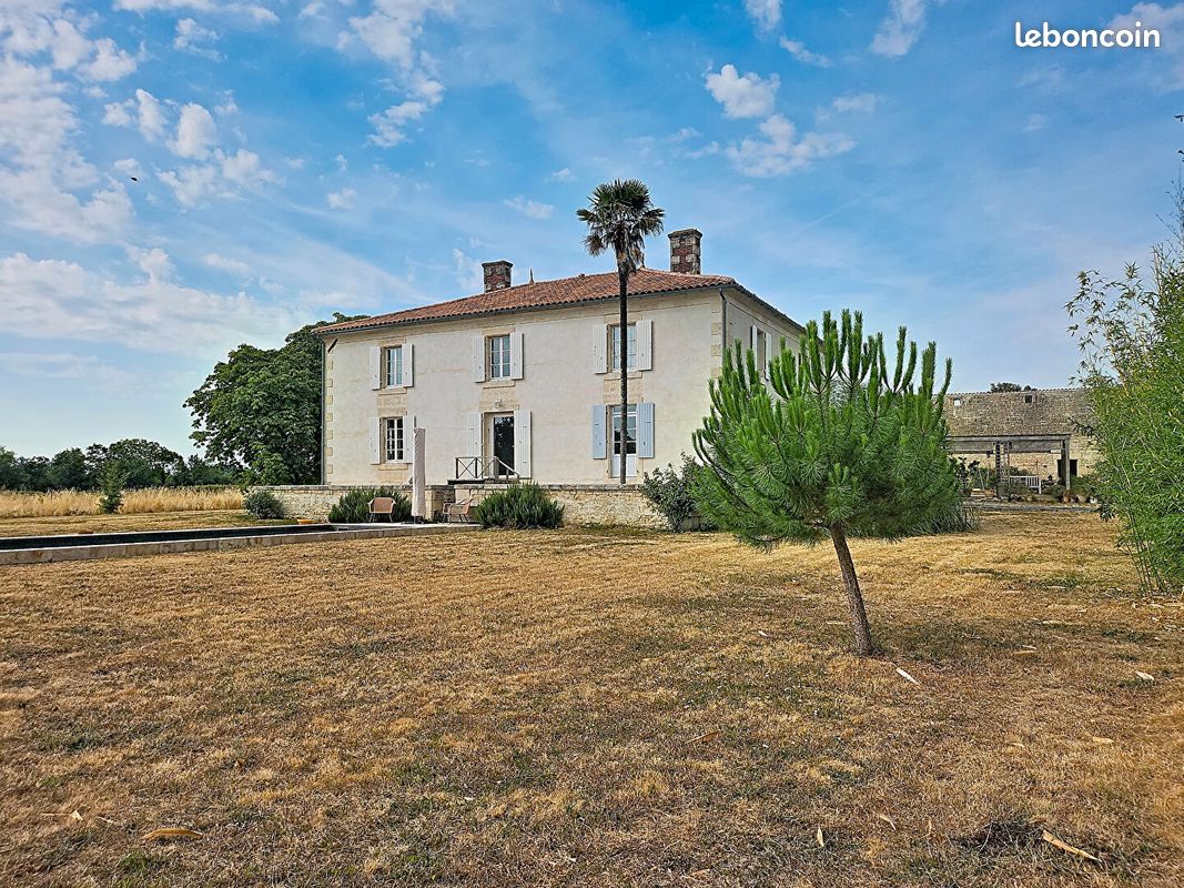Maison 8 pièces 305 m² · à Bouillé-Courdault · 305 m² · 419 200 €