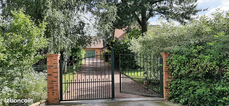 Maison individuelle sur terrain arboré