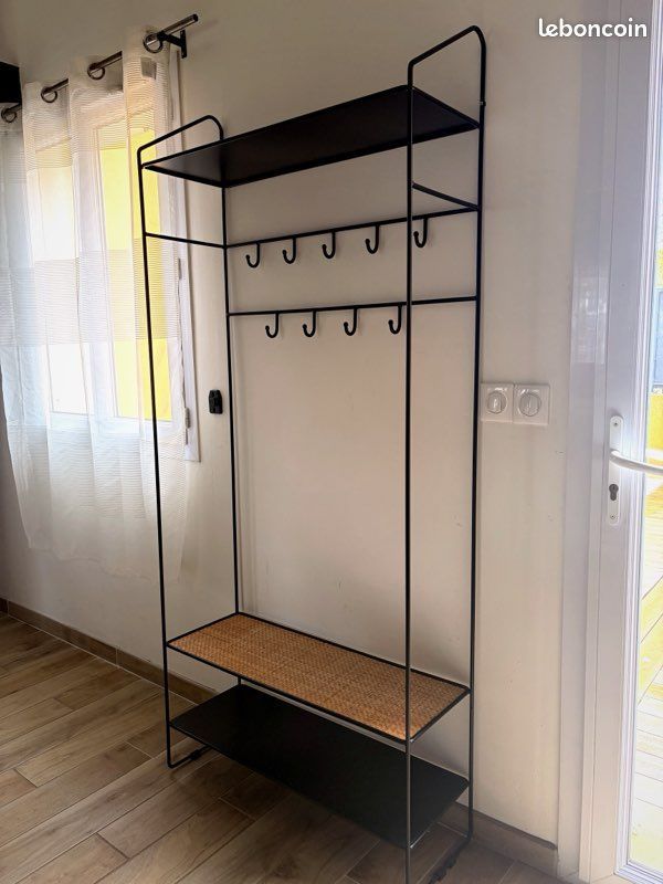 Vestiaire métal noir – banc + étagères + porte-manteaux (image 2)