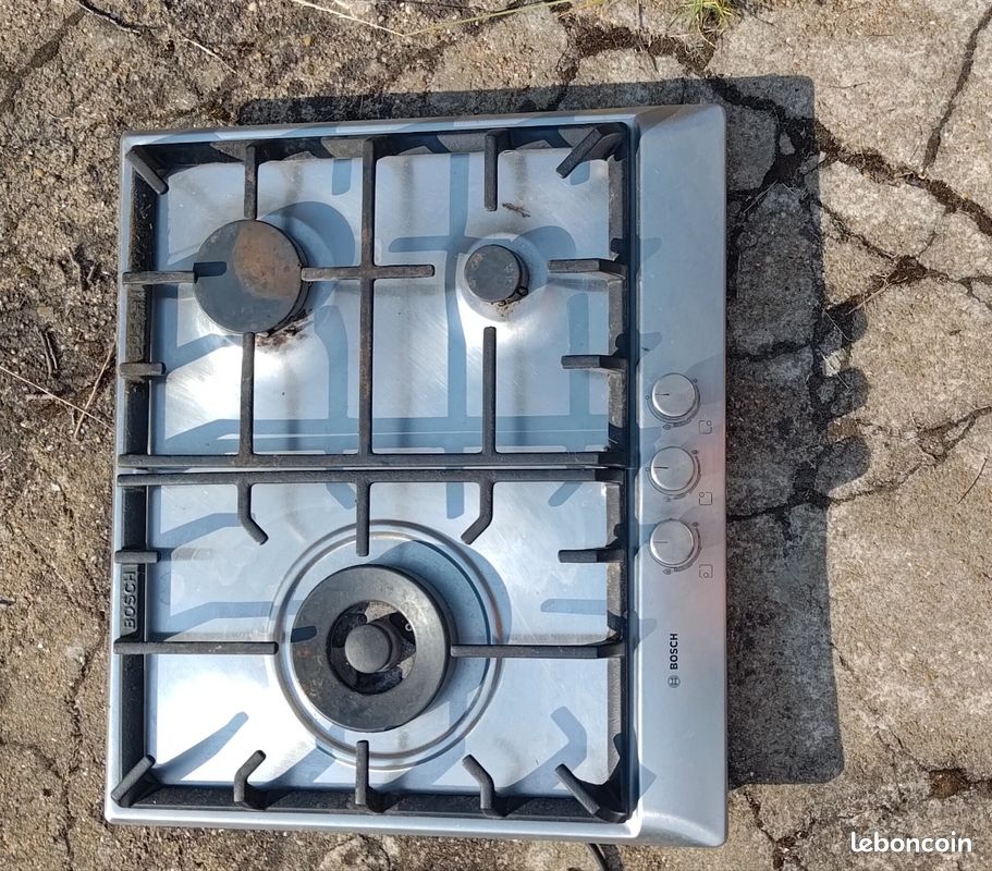 Plaque de cuisson gaz Bosch 3 feux – À vendre en l'état (image 1)