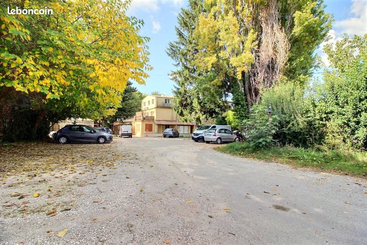Immeuble 906 m² · à Simiane-Collongue · 906 m² · 2 490 000 €