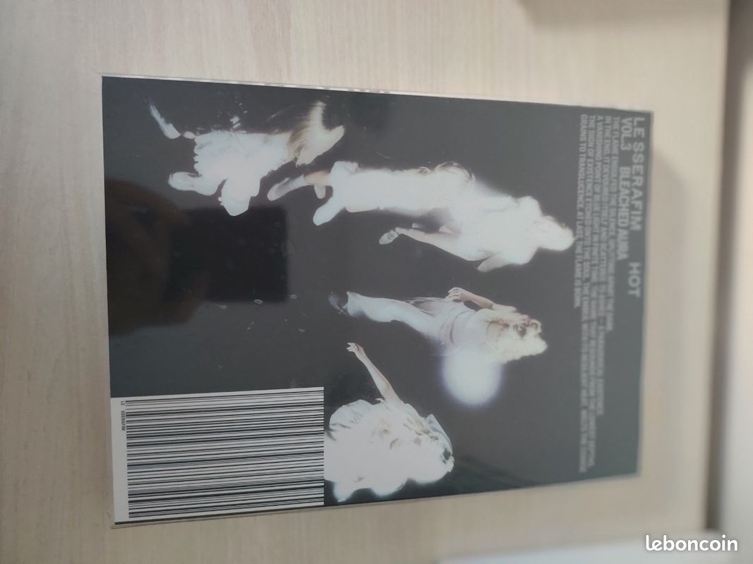 LESSERAFIM - Hot album (image 2)