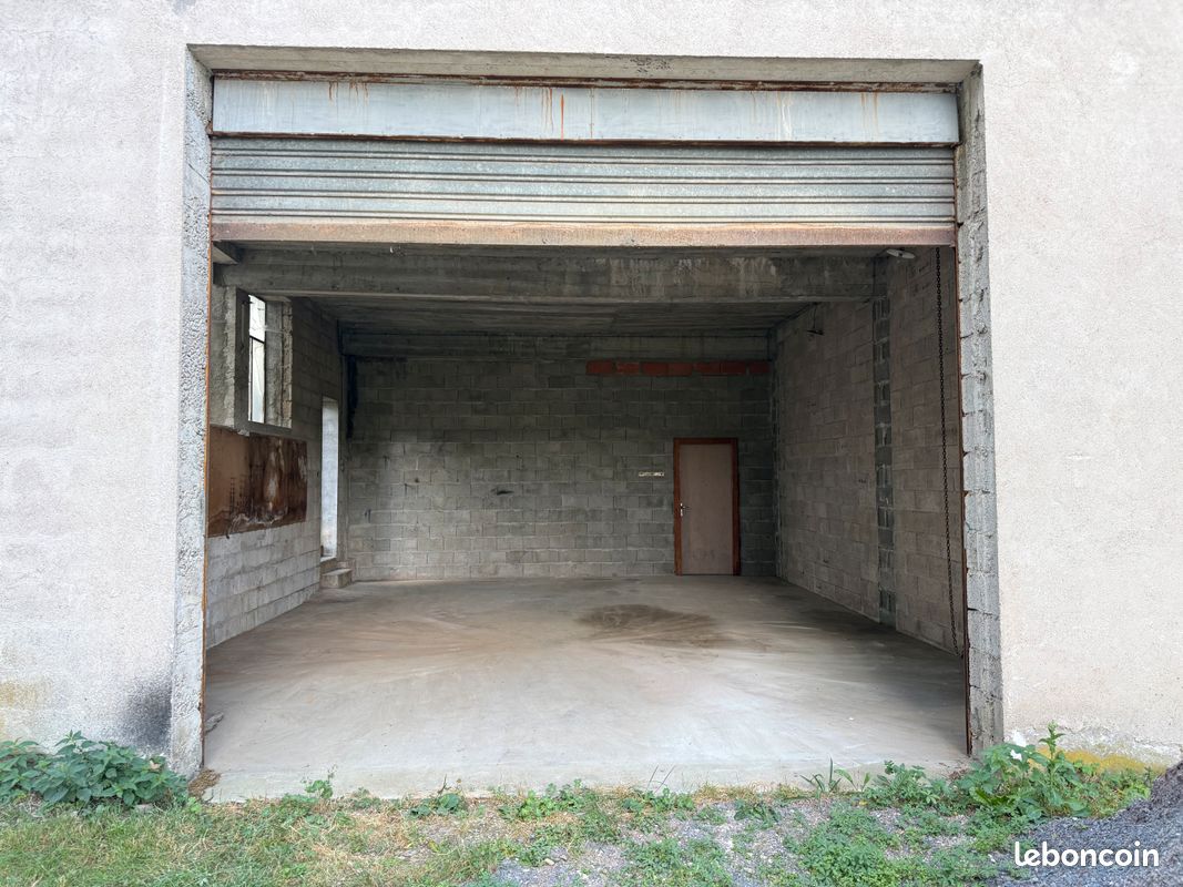 Locations grands garages secs et tempérés · à Madonne-Et-Lamerey · 125 €