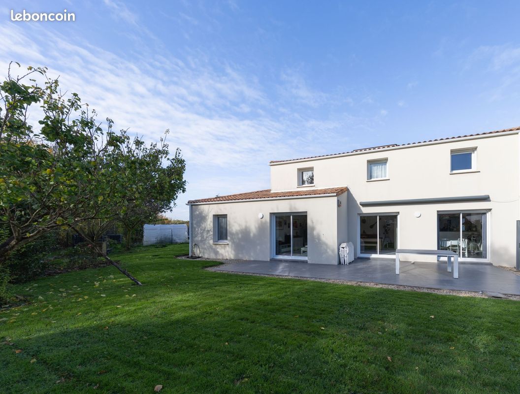 Maison 9 pièces 211 m² · à La Roche-sur-Yon · 211 m² · 576 000 €