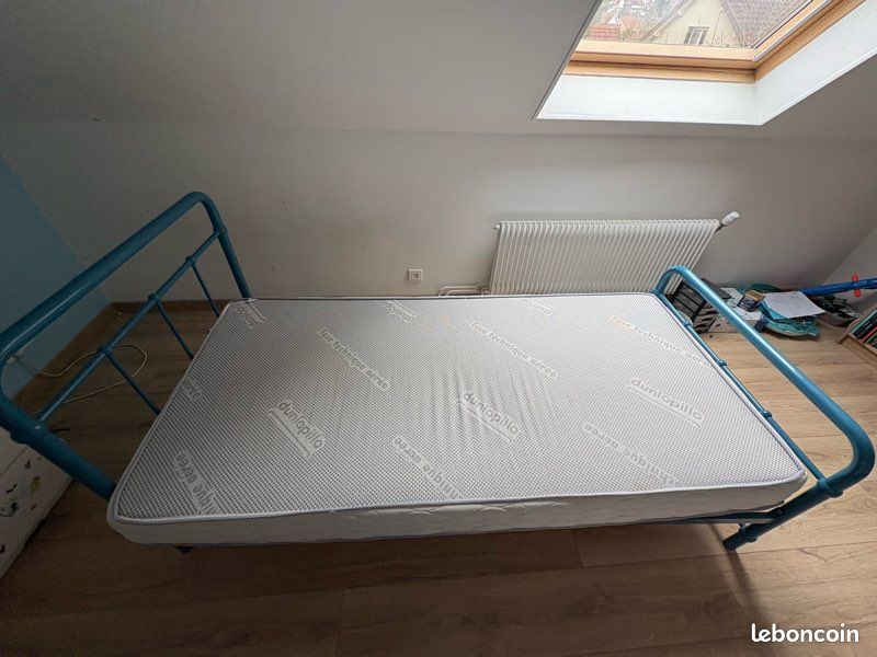 Lit 1 personne en métal 190 90 Conforama avec matelas Dunlopilo (image 1)