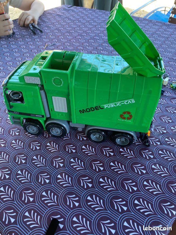 Camion poubelle (image 1)