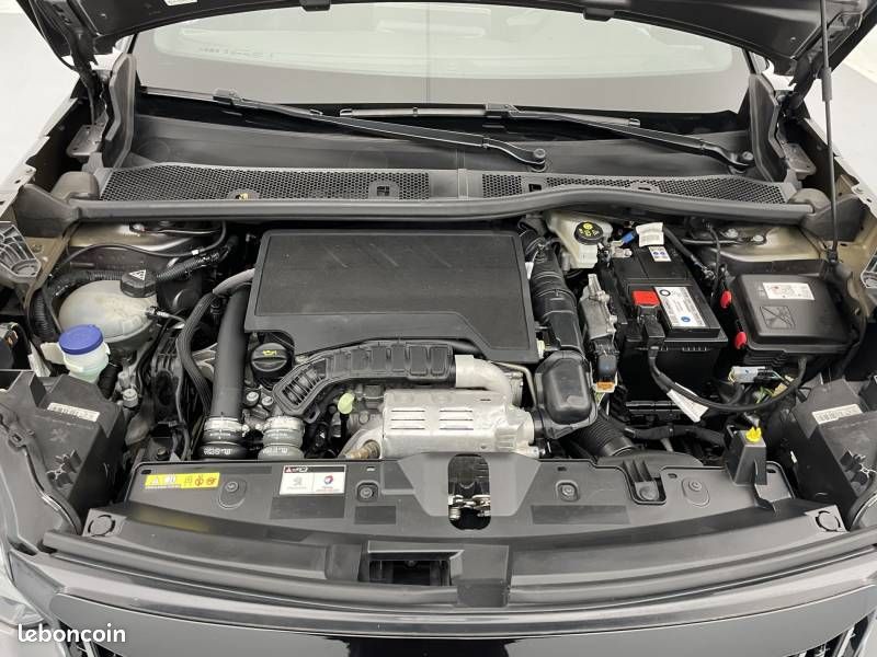 Peugeot 2008 PureTech 130 S&S EAT8 GT Pack (image 21)