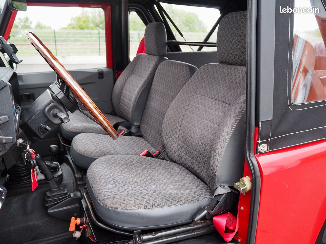 Land Rover DEFENDER 90 - TD5 2.5l 122cv - Cabriolet - TVA récupérable (image 8)
