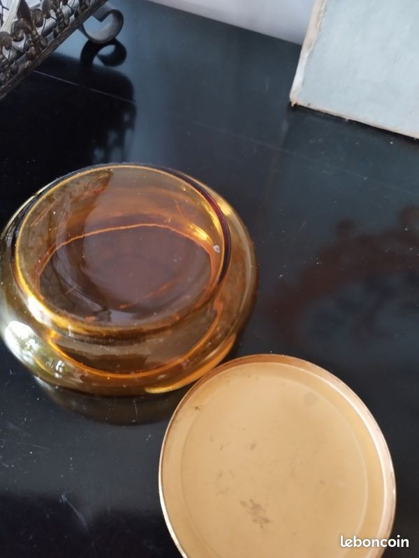 Ancienne Boite coffret ou bonbonnière en Verre Médaillon broderie fleur-Laiton (image 5)