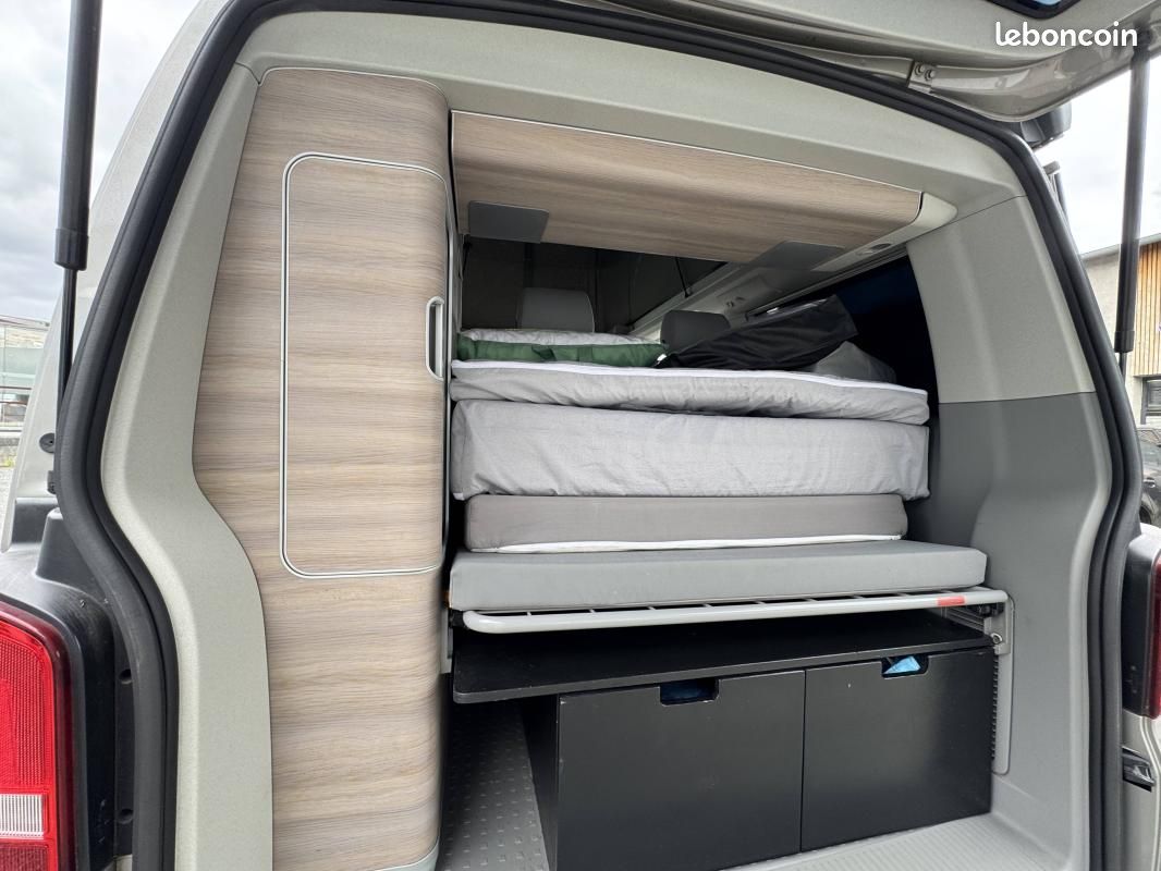 Volkswagen California 2.0 TDI 140 BVM6 – TOIT ÉLECTRIQUE CHAUFFAGE STATIONNAIRE CLIM 3 ZONES RADA... (image 22)