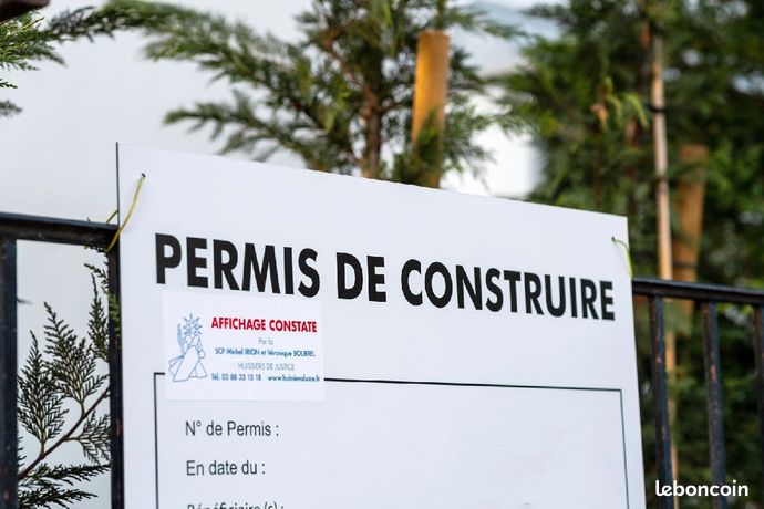 Terrain avec permis pour 18 appatements