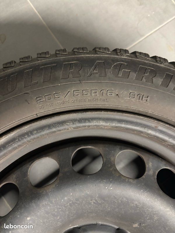 Pneus hiver sur jantes tole 16’ Équipement auto